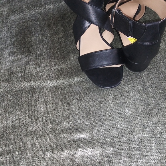 Black Heels - Picture 3 of 4